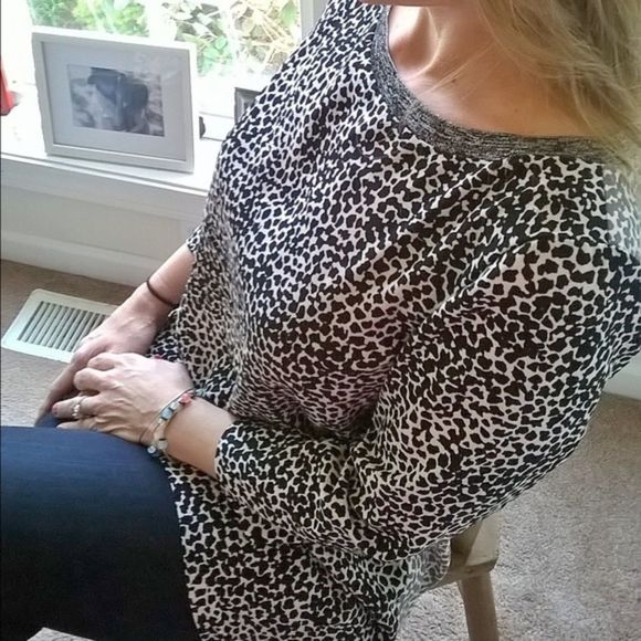 Adrienne Vittadini Shirt Tunic Leopard print Size Medium - Picture 3 of 4